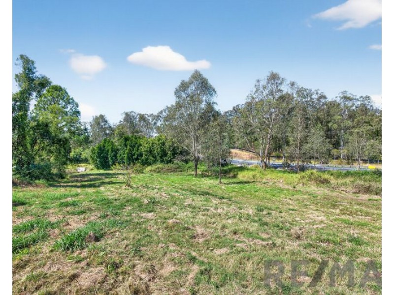 210 Eatons Crossing Road, Warner QLD 4500