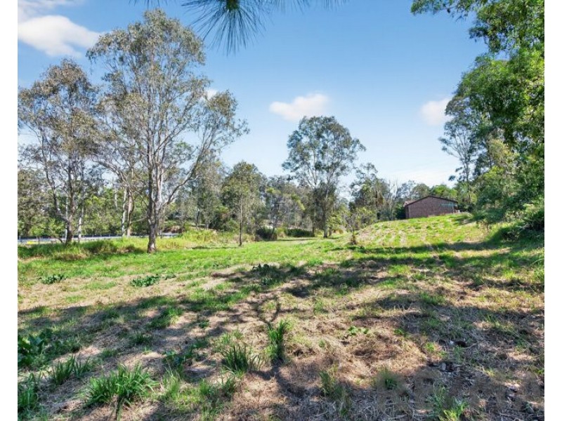 210 Eatons Crossing Road, Warner QLD 4500