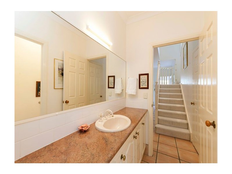 15 Pollux Avenue, Coorparoo QLD 4151