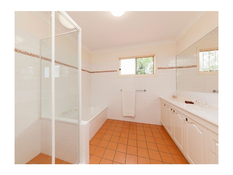 15 Pollux Avenue, Coorparoo QLD 4151