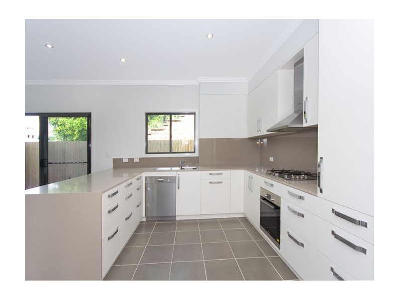 2/24 Henry St, Woolloongabba QLD 4102