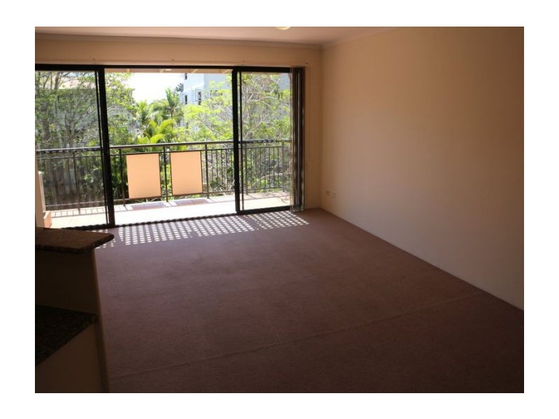 01/45 Harries Road, Coorparoo QLD 4151