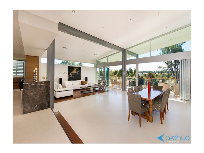 28 Staveley Close, Sinnamon Park QLD 4073