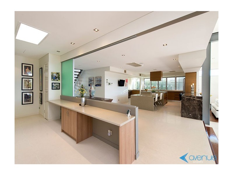 28 Staveley Close, Sinnamon Park QLD 4073