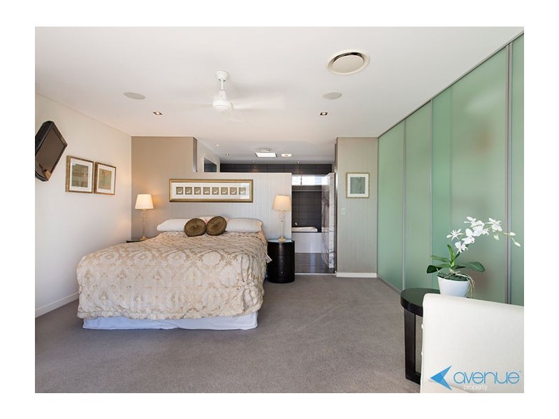 28 Staveley Close, Sinnamon Park QLD 4073