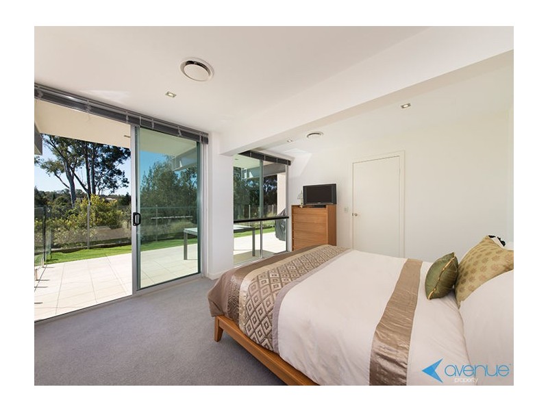 28 Staveley Close, Sinnamon Park QLD 4073
