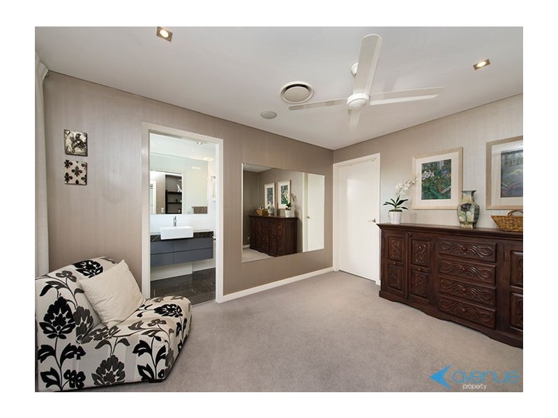 28 Staveley Close, Sinnamon Park QLD 4073