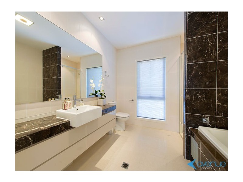 28 Staveley Close, Sinnamon Park QLD 4073