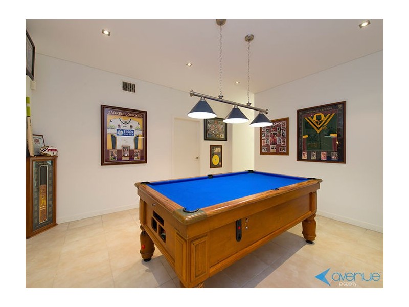28 Staveley Close, Sinnamon Park QLD 4073