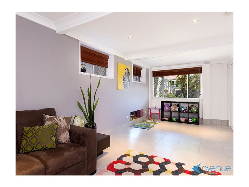 11 Loombah Crescent, Ferny Hills QLD 4055