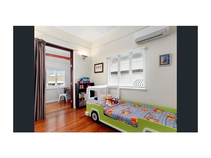 16 Catherine Street, Woolloongabba QLD 4102