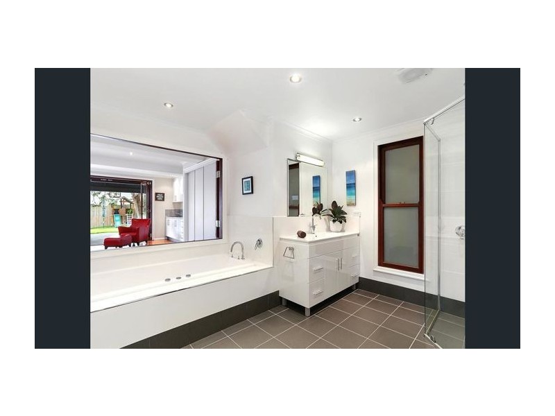 16 Catherine Street, Woolloongabba QLD 4102