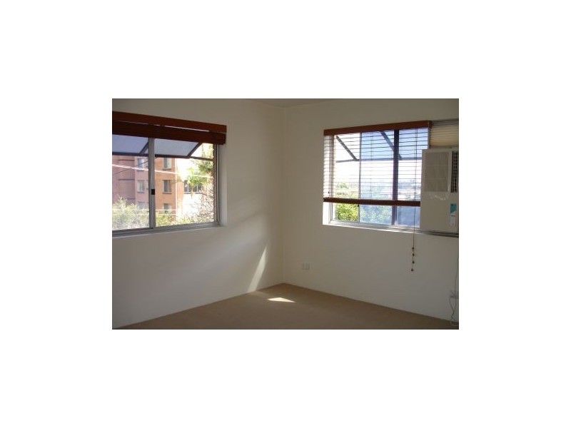 3 334 Cornwall Street, Greenslopes QLD 4120