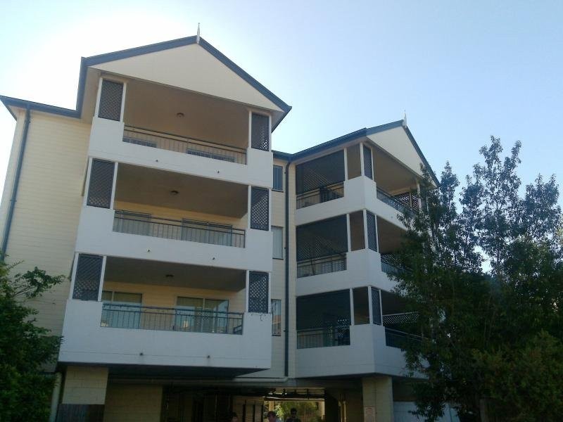12 239-249 Shafston Avenue, Kangaroo Point QLD 4169