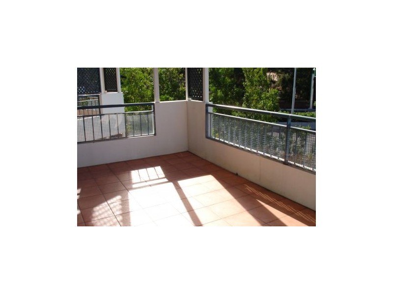 12 239-249 Shafston Avenue, Kangaroo Point QLD 4169