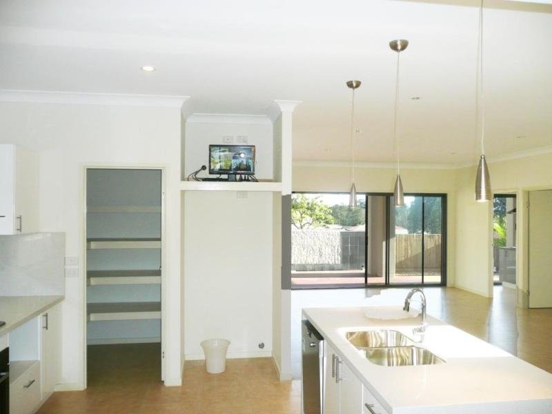 5 Golden Pl, Robertson QLD 4109