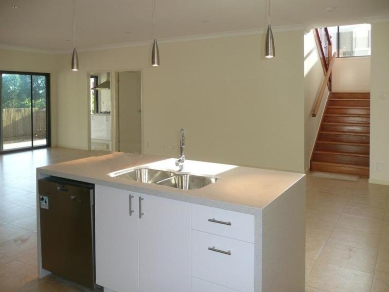 5 Golden Pl, Robertson QLD 4109