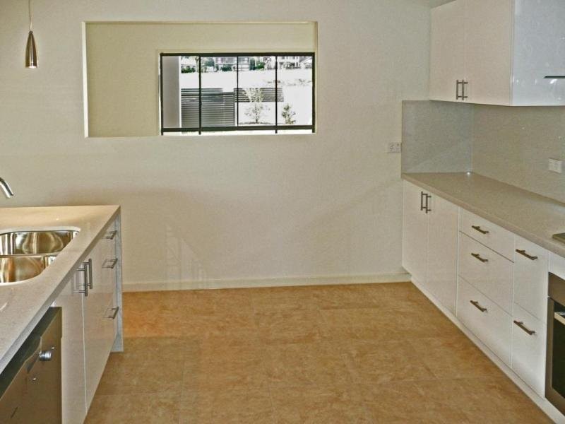 5 Golden Pl, Robertson QLD 4109