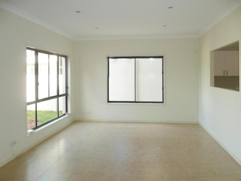 5 Golden Pl, Robertson QLD 4109