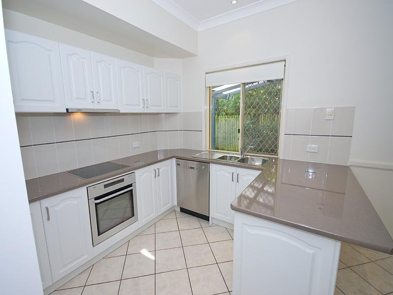 18 Lockhart St, Woolloongabba QLD 4102