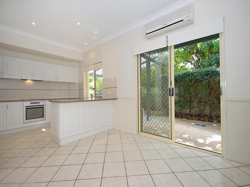 18 Lockhart St, Woolloongabba QLD 4102