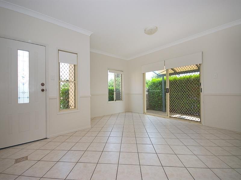 18 Lockhart St, Woolloongabba QLD 4102