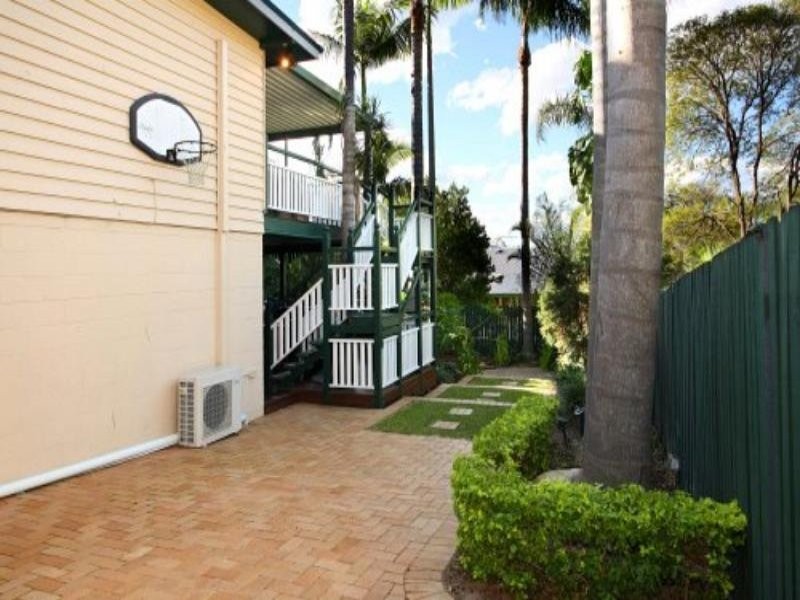 364 Cavendish Rd, Coorparoo QLD 4151
