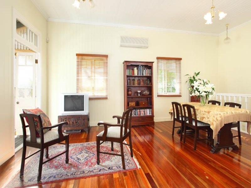 74 Shakespeare  St, Coorparoo QLD 4151