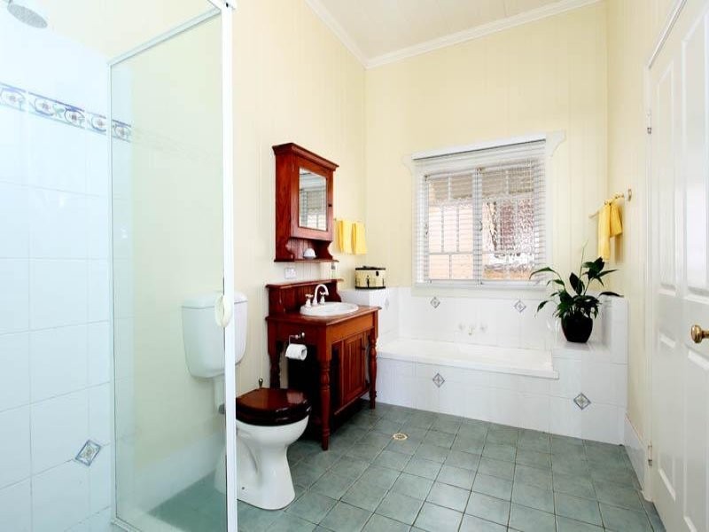 74 Shakespeare  St, Coorparoo QLD 4151