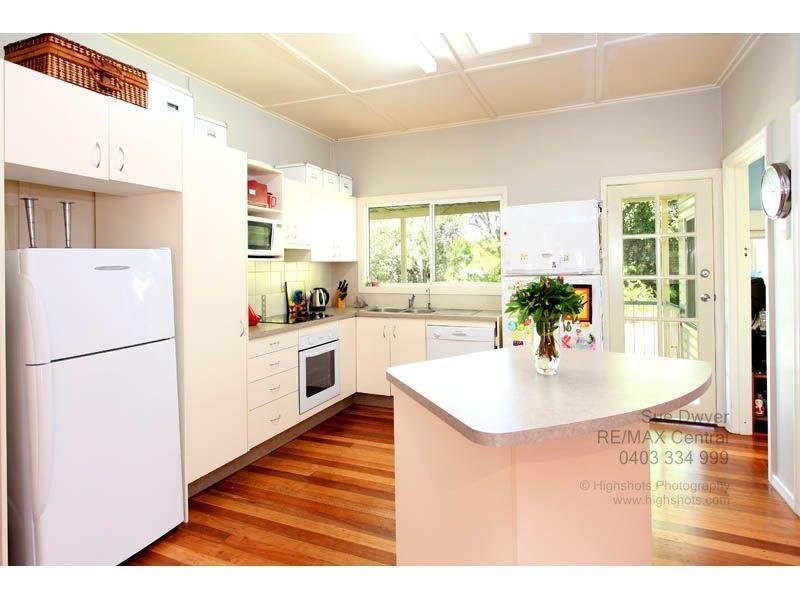 11 Park St, Coorparoo QLD 4151