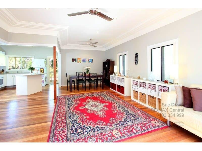 11 Park St, Coorparoo QLD 4151