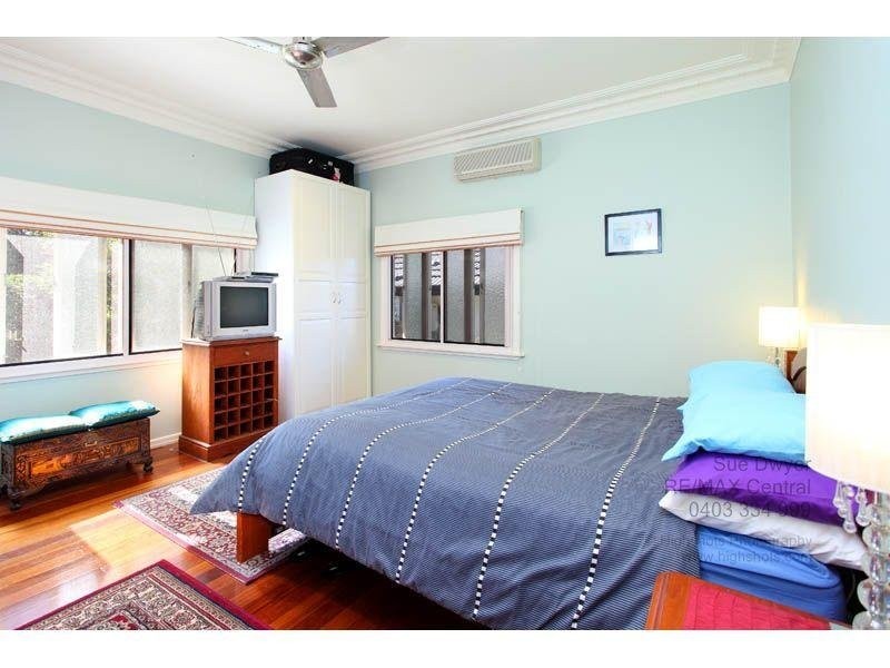 11 Park St, Coorparoo QLD 4151