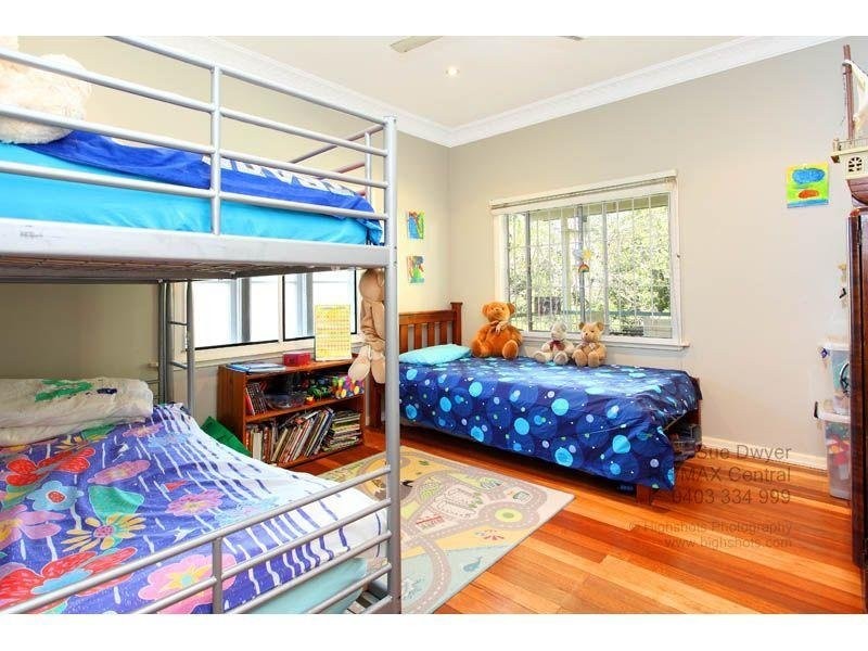 11 Park St, Coorparoo QLD 4151