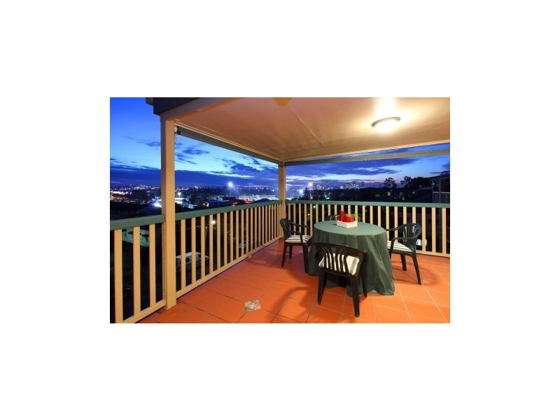 9 Baragoola Street, Coorparoo QLD 4151