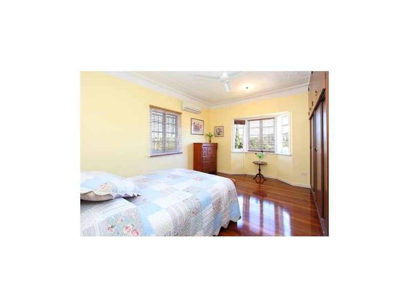 40 Albert Street, Holland Park West QLD 4121