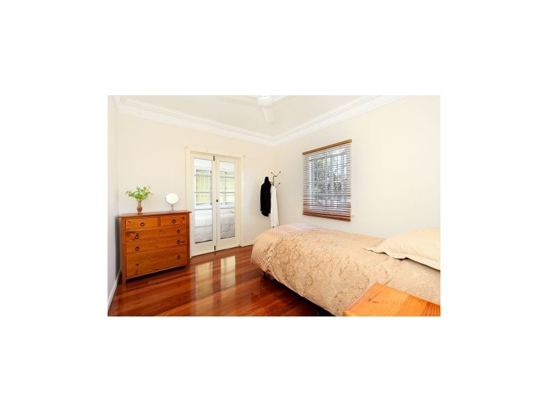 40 Albert Street, Holland Park West QLD 4121