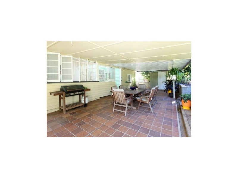 40 Albert Street, Holland Park West QLD 4121
