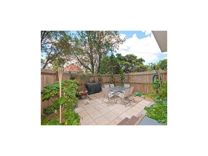 2/31 Robinson Street, Coorparoo QLD 4151