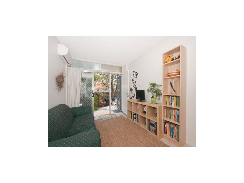 2/31 Robinson Street, Coorparoo QLD 4151