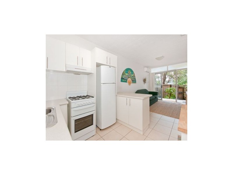 2/31 Robinson Street, Coorparoo QLD 4151