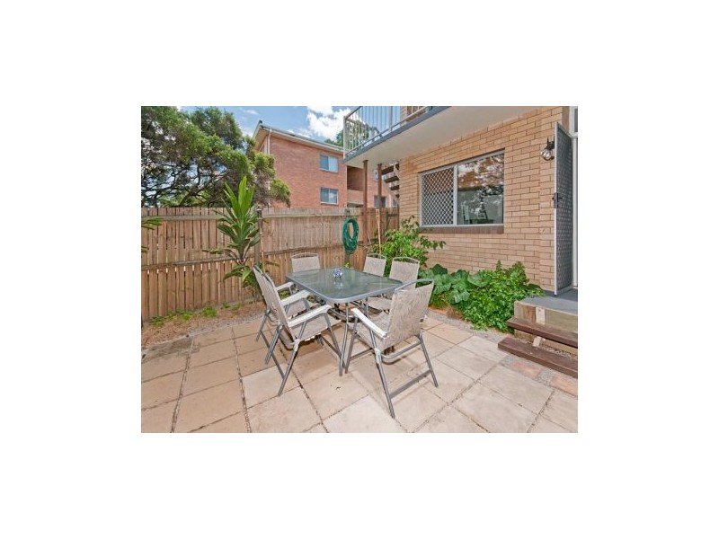 2/31 Robinson Street, Coorparoo QLD 4151