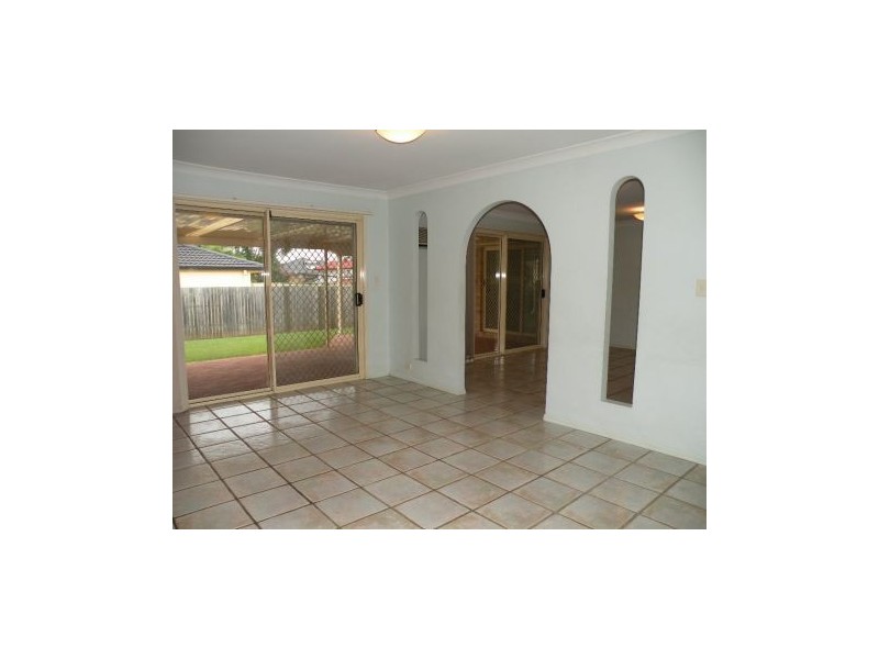 3 Estoril Street, Robertson QLD 4109