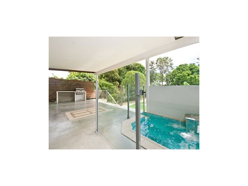 30 Ross Street, Woolloongabba QLD 4102