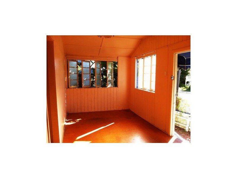 27 Harrogate, Woolloongabba QLD 4102