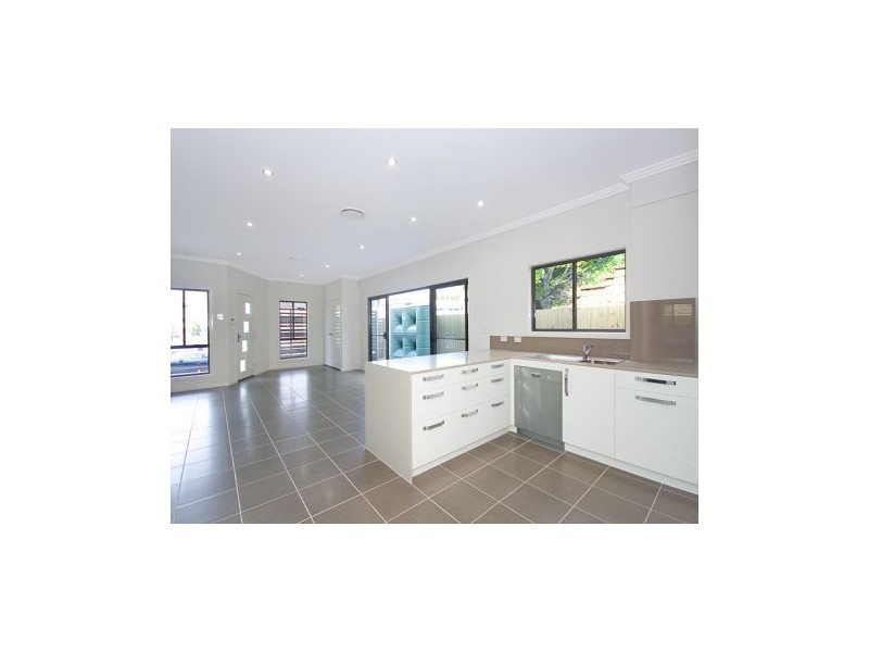 2/24 Henry Street, Woolloongabba QLD 4102