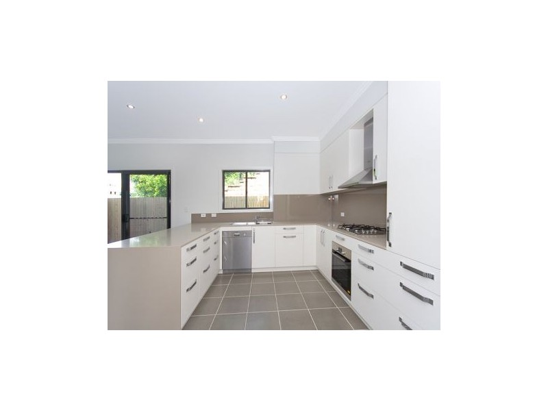 2/24 Henry Street, Woolloongabba QLD 4102