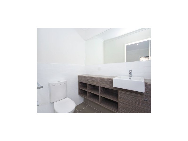 2/24 Henry Street, Woolloongabba QLD 4102