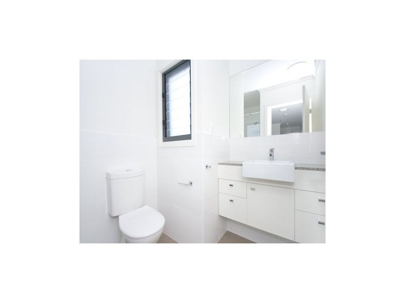 2/24 Henry Street, Woolloongabba QLD 4102