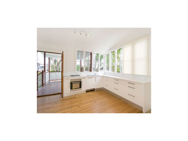 37 Mossgrove Street, Woolloongabba QLD 4102