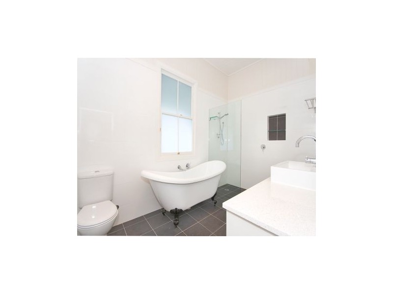 37 Mossgrove Street, Woolloongabba QLD 4102